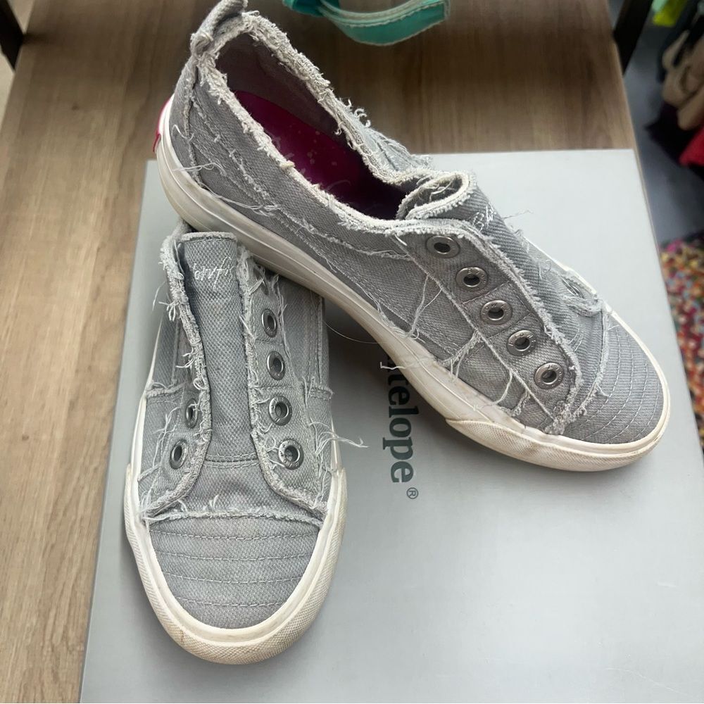 Blowfish Malibu Edgy “Play” distressed canvas no lace sneakers in grey- EUC! SZ6